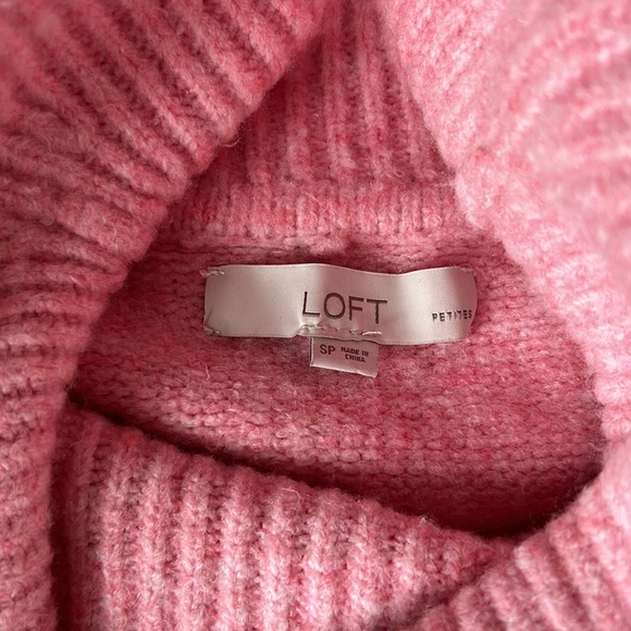 🩷Valentines Day🩷 Pink Loft Cowl Neck Sweater Small Petite SP - Picture 2 of 3